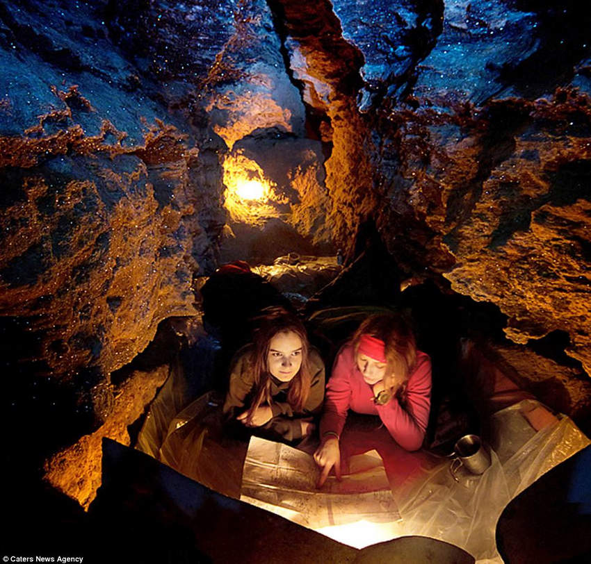 乌克兰罕见晶体洞穴似闪烁繁星